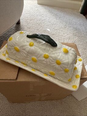 Anthropologie Daisy Butter Dish new in the original box